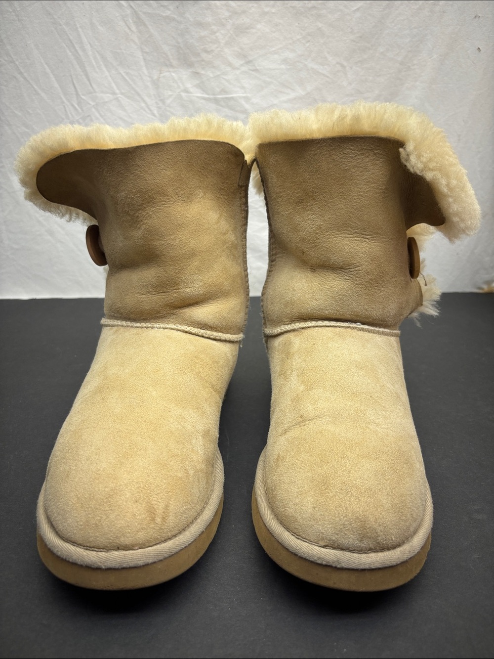 UGG Bailey Button Boots, SZ 7, box 87